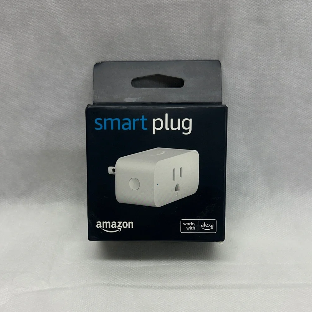 Amazon Smart Plug in White - Picture 1 of 4
